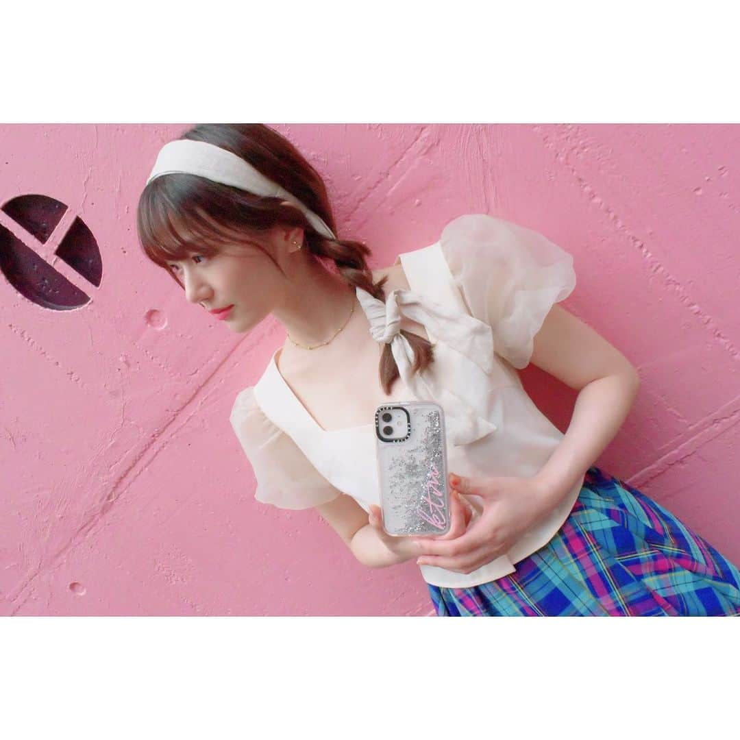 長谷川かすみのインスタグラム：「念願のCASETiFY☺️👏 シルバーのキラキラにktmって入れました💕 kasumi🙋‍♀️ tuna🐰 mayo🐥 出来上がりがとっても可愛くてテンション上がった🥺✨  #casetify #showyourcolors」