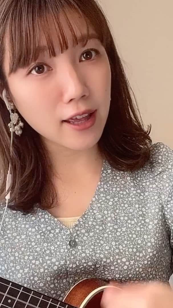 黒田りさのインスタグラム：「くろりさウクレレだよー♡ #ウクレレ#ウクレレ弾き語り#ウクレレカバー#あいみょん#桜が降る夜は」