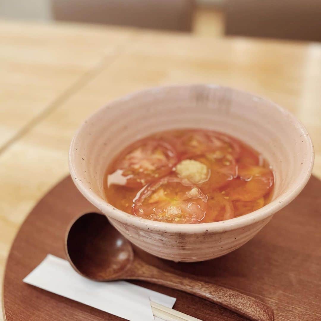 山下耀子さんのインスタグラム写真 - (山下耀子Instagram)「#冷やしトマトうどん  さっぱり食べられてトマトの栄養も摂れて いいんでない？？？」6月2日 10時21分 - twinkleyesy
