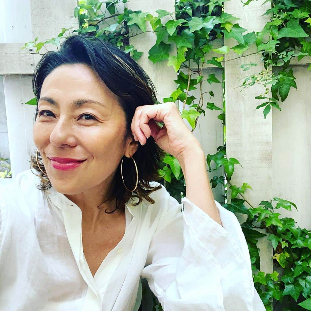 のインスタグラム：「. 心の健康を維持したくても何かのきっかけで心は突然健康で無くなったり弱ったりする。体の不調と心が繋がる場合もあるよね。 私も心が折れた時期も沢山あった。 私は今、心身共に健康なり毎日笑える事が素晴らしく幸せだと感じている。何でもない事が幸せなんだと実感している。 私なんかの症状なんか比べてはいけないし女性としてもリスペクトしている世界的に素晴らしいアスリートの 大阪なおみ選手！！ 今とっても辛いと思う。何かしてあげられることが有るなら助けになりたいと心から感じさせる素晴らしい女性！ ナイーブだからこその天才！ 必ず、必ず、良くなる！良くなる！良くなるよ！ 皆んなでおまじないと愛を念じて送ろう‼️ 彼女と同じように苦しんでいる人々にも愛を送りたいと思います！ 頑張り過ぎずに頑張ろ❤️ らぶ　らぶ　らぶ とにかく❣️らぶだ❣️ #神様 #彼女を早く良くして下さい　#お願いします 今日も1日良い日でありますように❤️」