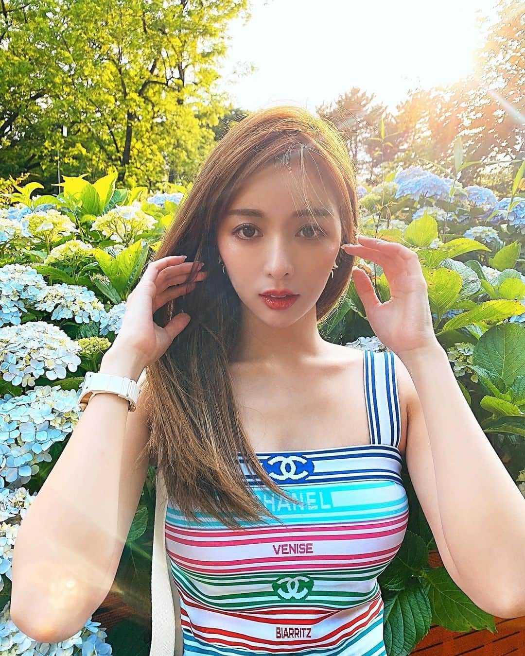 濱野りれさんのインスタグラム写真 - (濱野りれInstagram)「Morning🌳 at Yoyogi park💚 I like to do cardio while sweating in the gym but I also love walking surrounded by nature💛 Physical activity is my number one detox. What is yours?? . おはよ😊 運動不足だったから代々木公園へ🌳 ジムで汗かきながら有酸素も好きだけど 自然に囲まれながら歩くのも大好き💛 みんなもちゃんとデトックスできてる？😊 . #park #yoyogipark #nature #naturephotography #hydrangea #tokyo #shibuya #backlight #japan_of_insta #japanesegirl #代々木公園 #公園 #自然 #紫陽花 #お散歩 #東京」6月2日 11時48分 - riregram