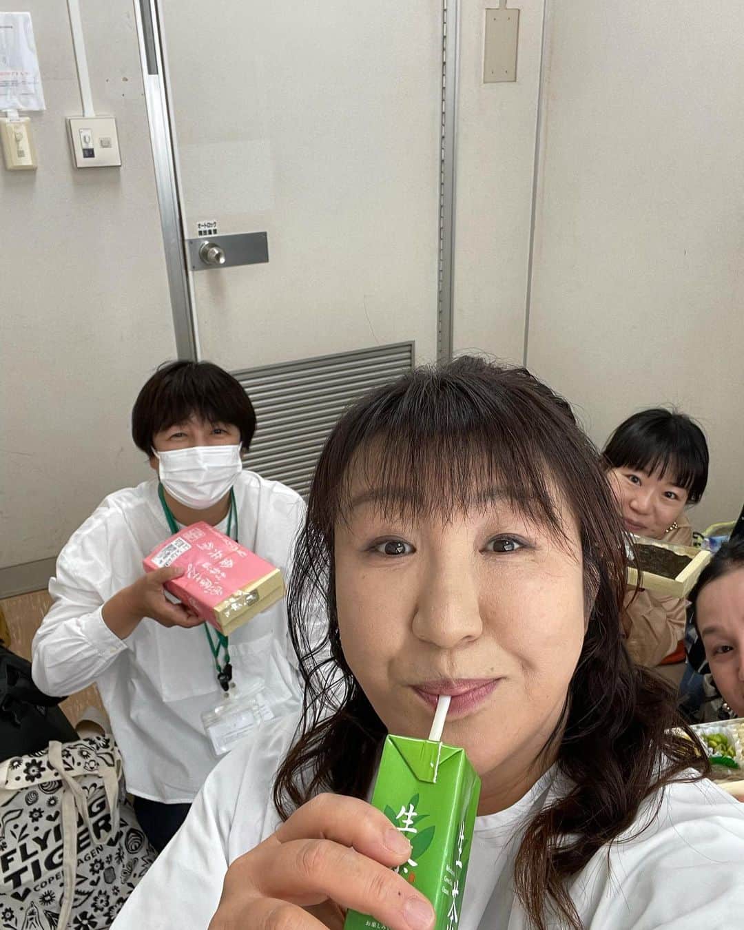 北斗晶さんのインスタグラム写真 - (北斗晶Instagram)「今日はNHK‼️ お昼ごはんいただいてまーす😀  皆さんは何してますか⁉️」6月2日 12時20分 - hokutoakira_official