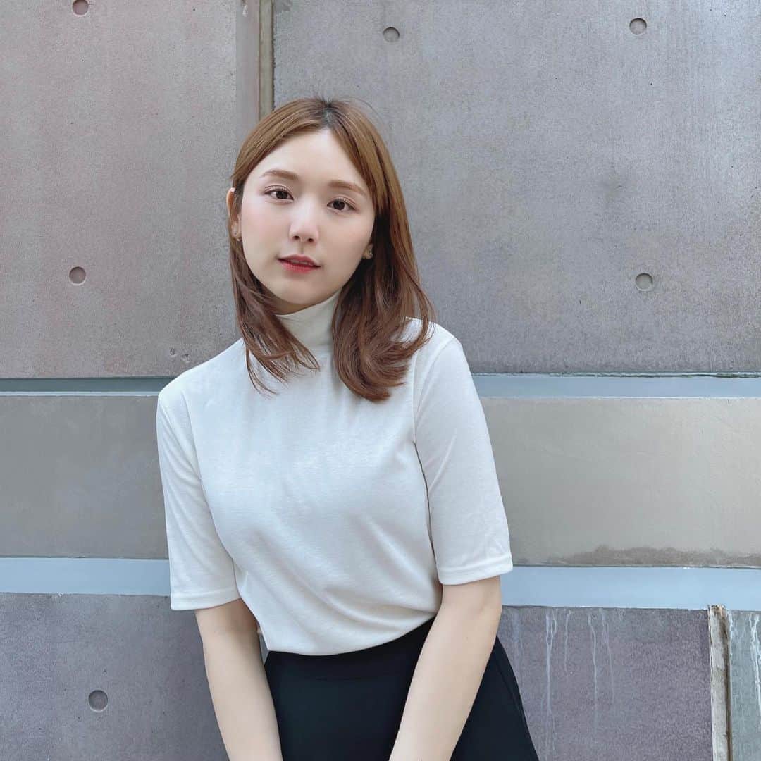 ひよんのインスタグラム：「🍃🎐 ㅤㅤㅤㅤㅤㅤㅤㅤㅤㅤㅤㅤㅤ 半袖ハイネックがちょうど良い季節☺️ 半袖ハイネックって女性らしくてめためたすき❤️ そのコーデすっごくタイプです🤭💘 って街中でこの格好してる人いたら言いたいくらい😗笑 ㅤㅤㅤㅤㅤㅤㅤㅤㅤㅤㅤㅤㅤ 全身 @9unq.official だよ☺️ ㅤㅤㅤㅤㅤㅤㅤㅤㅤㅤㅤㅤㅤ #ひよん #ひよん服」