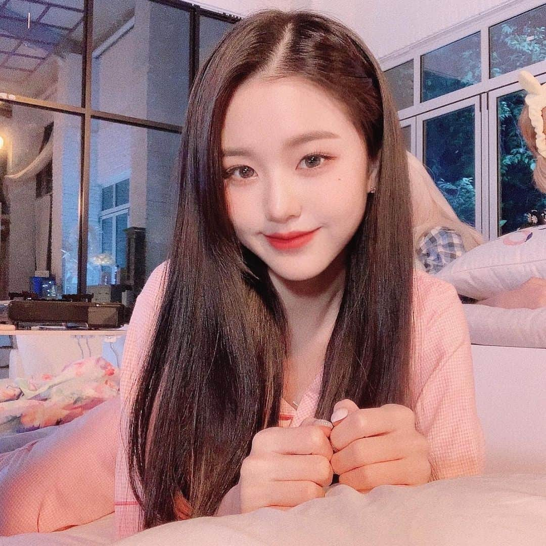 チャン・ウォニョンさんのインスタグラム写真 - (チャン・ウォニョンInstagram)「pink is her color 🎀💓 #IZONE #JANGWONYOUNG #WONYOUNG #아이즈원 #장원영 #원영」6月2日 13時38分 - wonyoung__ive