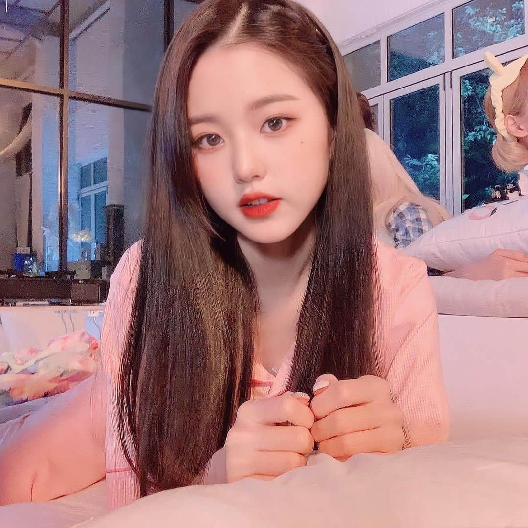 チャン・ウォニョンさんのインスタグラム写真 - (チャン・ウォニョンInstagram)「pink is her color 🎀💓 #IZONE #JANGWONYOUNG #WONYOUNG #아이즈원 #장원영 #원영」6月2日 13時38分 - wonyoung__ive