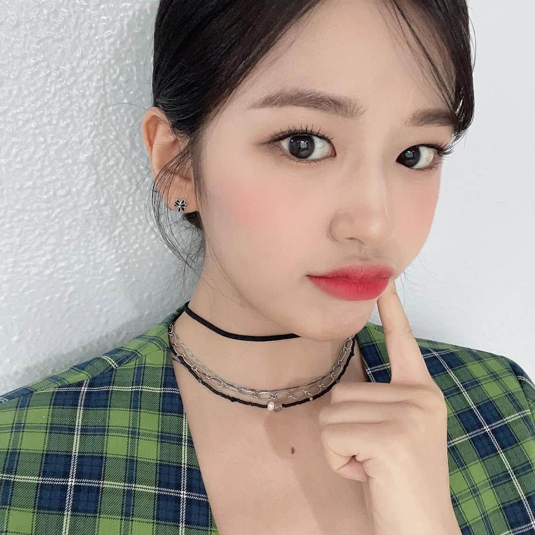 アン・ユジンのインスタグラム：「[#안유진] 210530 #SBS #인기가요 완료 💕  📝 <지니가요 체크 리스트> 📝 ✅ 지니가요 복습하기 ✅ 지니가요 기다리기 ✅ 지니가요 생각하기   잊지 말고 다음주에 만나요 👋  #유진 #ユジン #ANYUJIN」