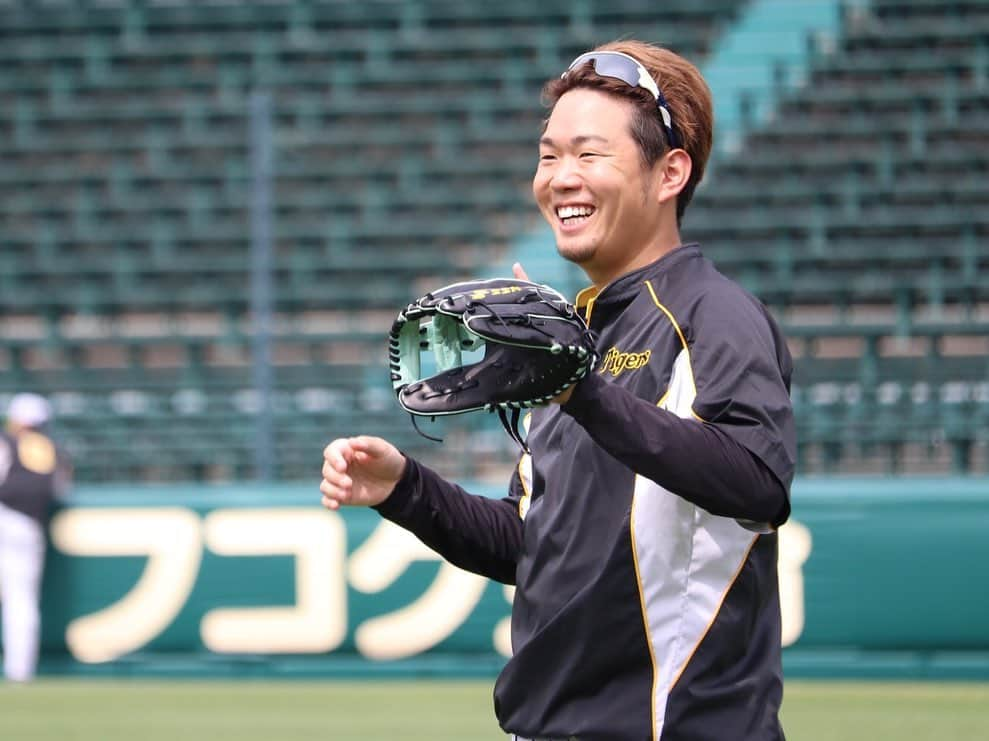 阪神タイガースさんのインスタグラム写真 - (阪神タイガースInstagram)「本日も甲子園でオリックス戦です‼︎  試合前練習の様子をお届けします！  #北條史也 選手#西勇輝 選手#ジョーガンケル 選手#坂本誠志郎 選手#ジェリーサンズ 選手 #阪神タイガース#挑超頂  #セパ交流戦 #関西ダービー」6月2日 16時40分 - hanshintigers_official