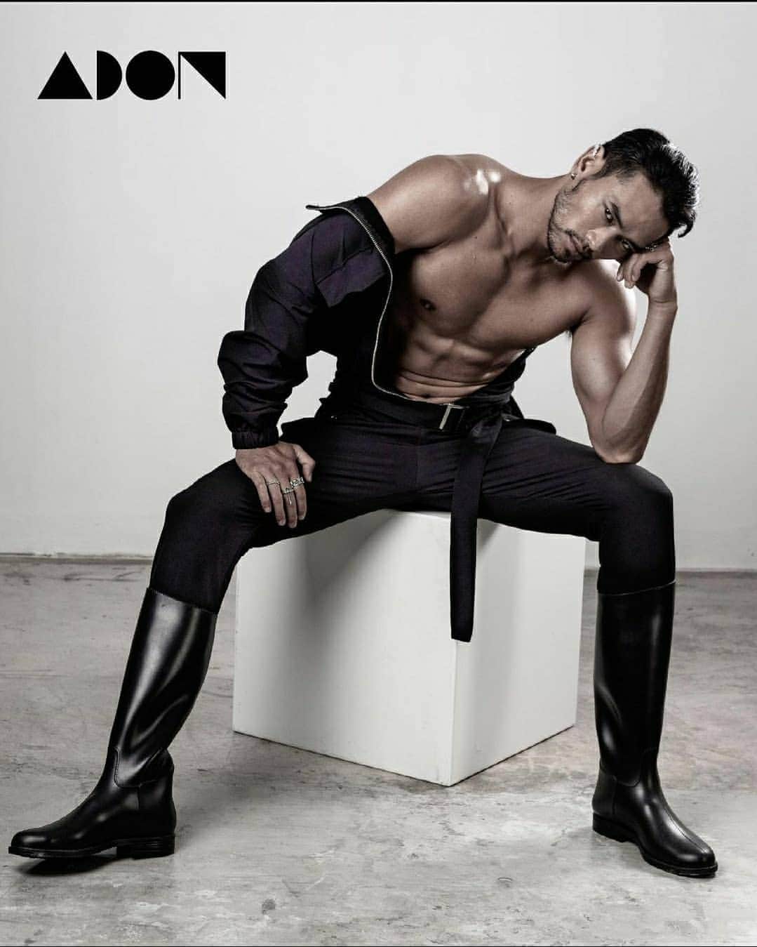 ティムのインスタグラム：「⚡ADON magazine ⚡ #adonmagazine shot by @riverkanjanakrit @kunajisachon   #malemodel #editorial #model」