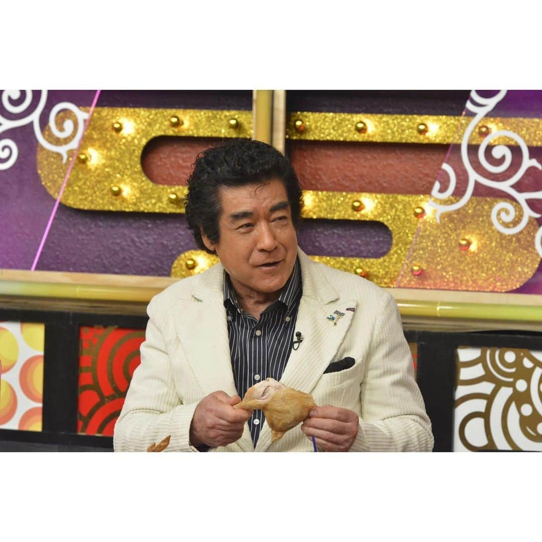 藤岡弘、さんのインスタグラム写真 - (藤岡弘、Instagram)「⭐︎⭐︎ 明日6/3(木)夜9:00～放送の 「秘密のケンミンＳＨＯＷ極」(日本テレビ系)に 藤岡弘、さんが出演します✨  藤岡さんが手に持っている、 おいしそうな食べ物は どこのソウルフードでしょう・・・？  今回もお楽しみに♪  #藤岡弘、#HiroshiFujioka #秘密のケンミンshow極 #ケンミンショー #ソウルフード #soulfood  #日本テレビ #お楽しみに #chicken」6月2日 17時25分 - hiroshi_fujioka_official