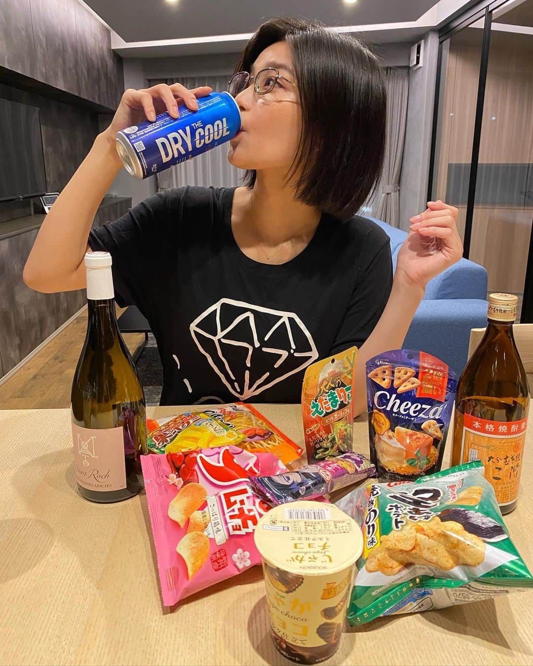 椿原愛さんのインスタグラム写真 - (椿原愛Instagram)「家飲みを最高に。 結局メガネに度入れてもらいました👓  #赞#얼스타그램#몸스타그램#섹시 #sexy#swag#photooftheday #photography#tbt#tagsforlikes#tflers#follow#l4l#like4like#cute#followme#instagood#japan#tokyo#bikini#asia#selfie#sneakers#アサヒスーパードライ#ドライザクール#扎心了#富山#偶像#美腿」6月2日 17時33分 - ai.tsubakihara