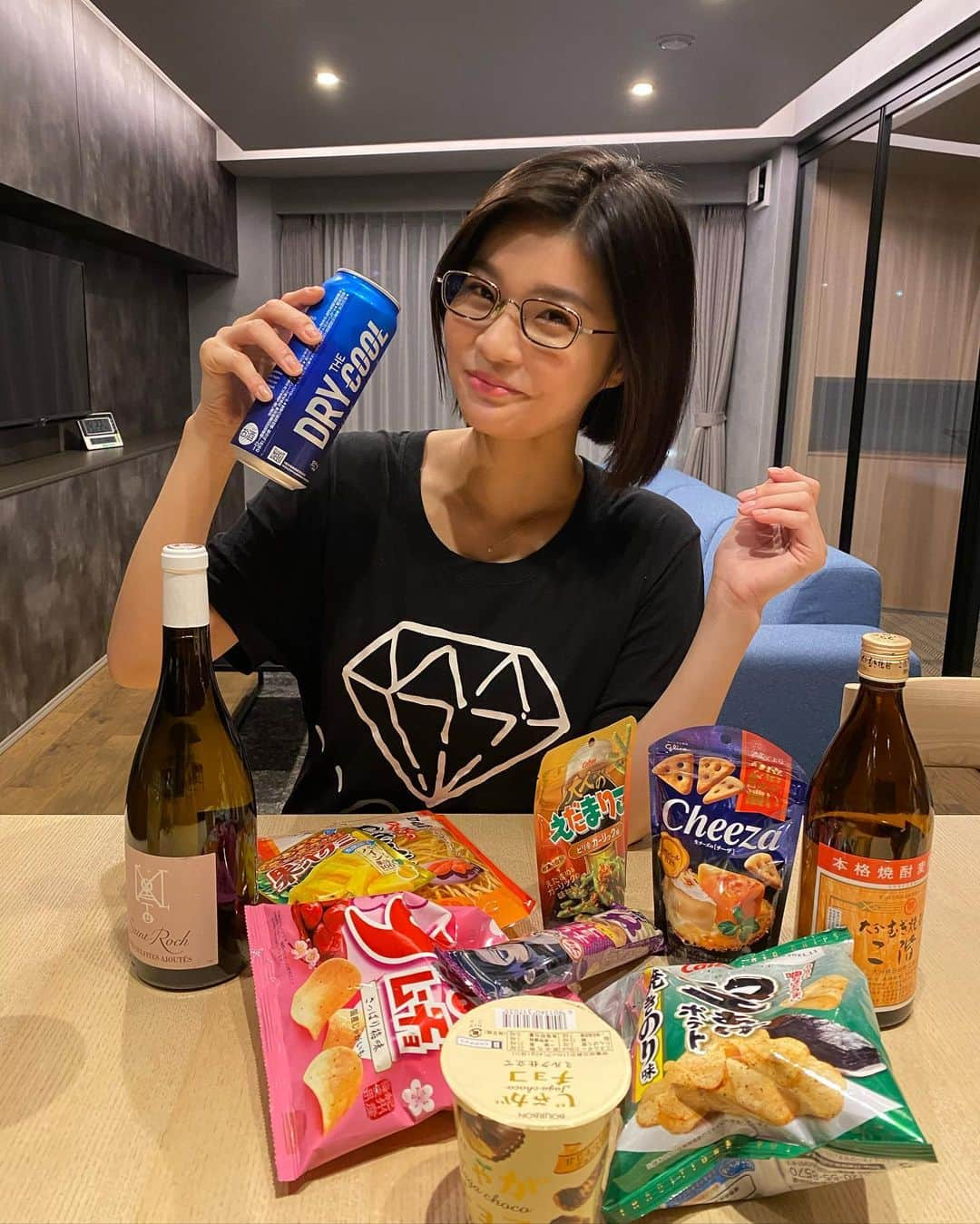 椿原愛さんのインスタグラム写真 - (椿原愛Instagram)「家飲みを最高に。 結局メガネに度入れてもらいました👓  #赞#얼스타그램#몸스타그램#섹시 #sexy#swag#photooftheday #photography#tbt#tagsforlikes#tflers#follow#l4l#like4like#cute#followme#instagood#japan#tokyo#bikini#asia#selfie#sneakers#アサヒスーパードライ#ドライザクール#扎心了#富山#偶像#美腿」6月2日 17時33分 - ai.tsubakihara