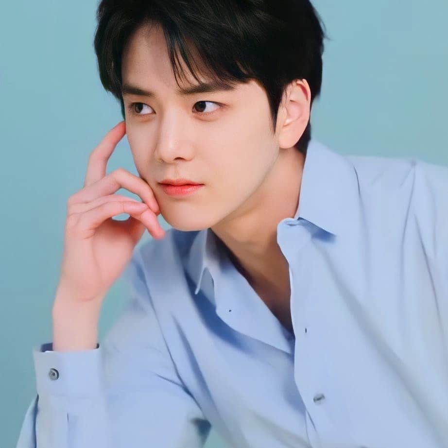 ヨンフンのインスタグラム：「Lapothicell Behind ❤️ ©joyeuxis #THEBOYZ #더보이즈 #YOUNGHOON #영훈」