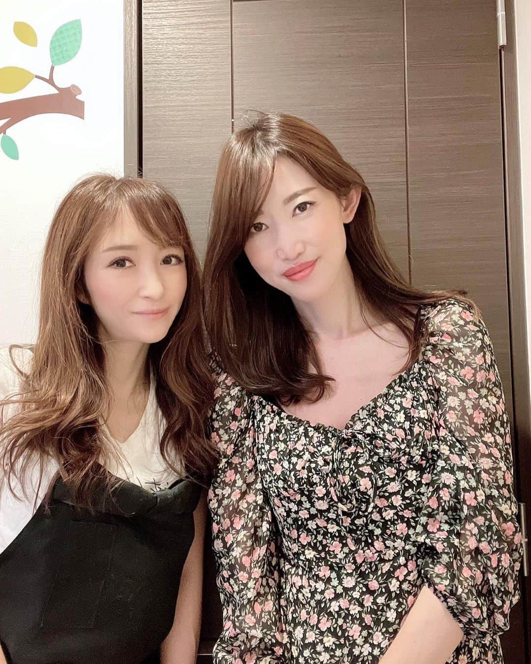 のインスタグラム：「フットネイルチェンジ💅　　 少し間が空いちゃったけどね…  イエローかブルーにするつもりで行っだけど 今回は薄パープルにしたよ💜 これは絶対…昨日の流れからきてるわ笑笑　  @ikuchannel73 ちゃん✨いつもありがとう💜  #ネイル #フットネイル #フットネイルチェンジ #シンプルネイル #ママ #ママ友 #ママスタグラム #ママ美容」
