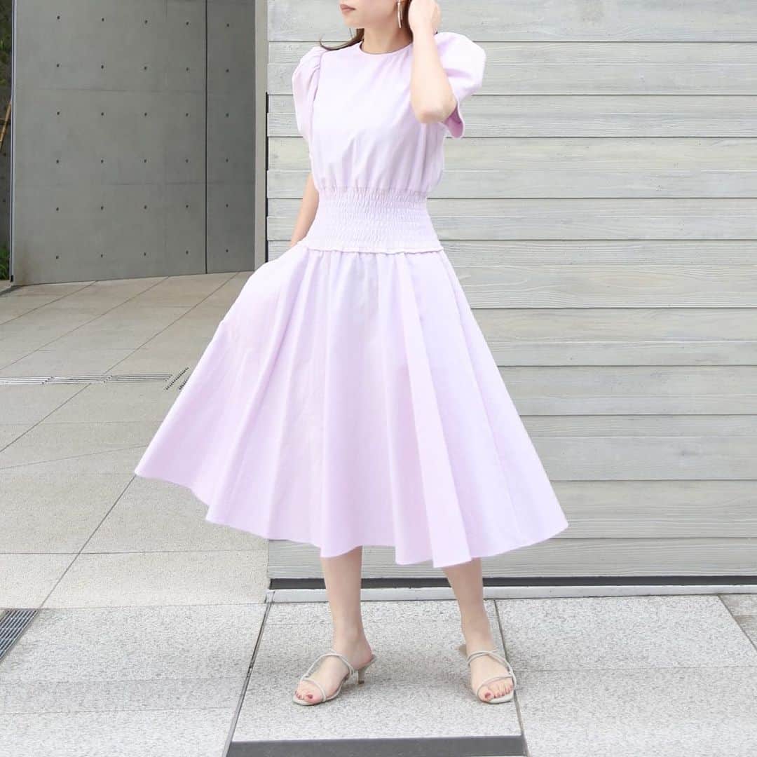 BORDERS at BALCONYのインスタグラム：「本日より横浜高島屋にてPOP UPスタート致します💕⁠⁠ ⁠⁠ ⁠⁠ 夏らしいガーゼ素材の柔らかく涼しいトップスやワンピースはカラーバリエーションもベーシックな白黒に加え、爽やかなブルーやピンク、⁠⁠ カラフルで可愛いツイードのボールバッグなどPOP UP限定アイテムをご用意しております✨⁠⁠ ⁠⁠ ⁠⁠ 緊急事態宣言や蔓延防止等重点措置などが続く中ですが、⁠⁠ 皆様に安全に楽しくお買い物をしていただくために店舗での感染対策はもちろんのこと、電話注文やオンラインストアでのお取り扱いなど、⁠⁠ できる限りのことをさせて頂きながら、開催している今回のPOP UP。⁠⁠ ⁠⁠ ⁠⁠ すでにご来店くださった方、お電話にてお問い合わせやご注文くださった方、本当にありがとうございます！✨⁠⁠ ⁠⁠ ⁠⁠ 各店舗の営業体制は今後も変更のおそれはございますが、下記のようにまだまだPOP UP予定をしております。⁠⁠ ⁠⁠ ⁠⁠ 営業時間、電話注文やオンラインストアでのお取り扱いなど、詳細は店舗によって異なりますので、お問い合わせくださいませ📞⁠⁠⁠⁠ ⁠⁠⁠⁠ ⁠⁠⁠ POP UP SCHEDULE⁠⁠⁠⁠ 6/2(wed.) - 15(tue.)　横浜髙島屋⁠⁠⁠⁠ 6/9(wed.) - 1 5(tue.)　阪急うめだ本店⁠⁠⁠⁠ 6/16(wed.) - 22(tue.)　伊勢丹新宿本店、銀座三越、JR名古屋髙島屋⁠⁠⁠⁠ ⁠⁠.⁠⁠ .⁠⁠ Hi ✨ Our Summer POP UP starts at Yokohama Takashimaya, TODAY!⁠⁠ ⁠⁠ As you may already know, but we have great items for SUMMER💛⁠⁠ ⁠⁠ Please check them  out if you have chance to drop by the store💕⁠⁠ ⁠⁠ Due to this pandemic, it must be stay safe, but we will hold the event with the utmost care!⁠⁠ ⁠⁠ And we would like you to be happy with our items✨⁠⁠ ⁠⁠⁠ For this POP UP event, we accept online & phone call order. ⁠⁠⁠ So please check the detail from each store, and enjoy our Summer POP UP!⁠⁠⁠ ⁠⁠⁠ We hope you enjoy our Summer POP UP🌞⁠⁠ .⁠⁠ .⁠⁠ #bordersatbalcony #ボーダーズアットバルコニー #ボーダーズ #BORDERS #柴田陽子 #yokoshibata⁠⁠ #popup #popupstore #popupshop #ポップアップ」