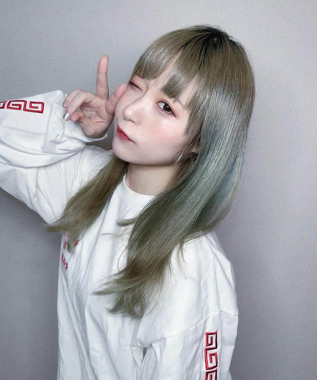 モニ子のインスタグラム：「ぴ」