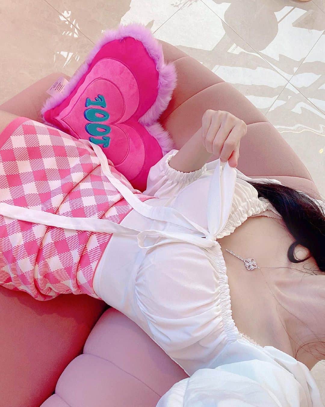 ナ・ヒョンソンさんのインスタグラム写真 - (ナ・ヒョンソンInstagram)「Barbie Look 👚💕」6月2日 20時31分 - hyun_sssun