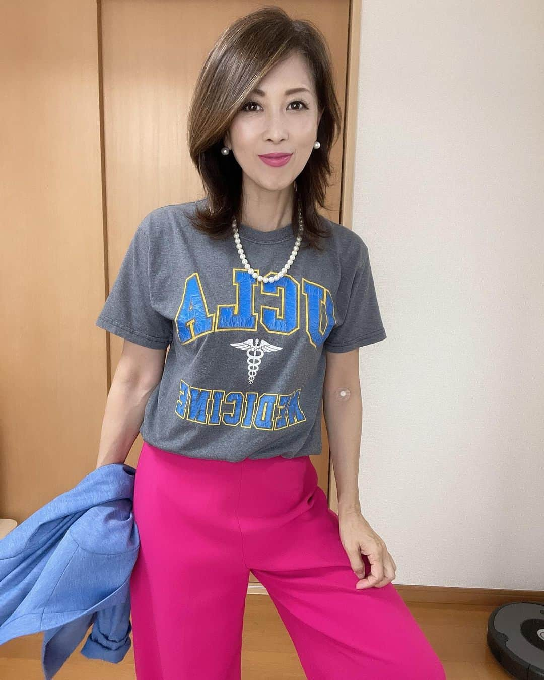 Naoko（なおこ）さんのインスタグラム写真 - (Naoko（なおこ）Instagram)「🏋🏻‍♀️ 🏋🏻‍♀️ 🏋🏻‍♀️ 美尻製造マシンらしい NEW✨ まだ尻より 前ももに効いてしまう。 . . 尻だけメニュー。 尻であげる 尻であげる 尻であげる 苦手なわたしでも 効くメニューです。 . . いつもの呪文 尻であげるを 唱えながら🍑 やってみてください。 . . . ここ1週間で 人生観変わる程の 出来事が 立て続けに起こってる . . . それでも 淡々とトレーニング します。 そんな時だからこそ 日常と 同じように過ごすのです。 . . . #筋トレ #筋トレ女子 #筋トレダイエット #筋トレ女子と繋がりたい #くびれたい #痩せたい #減量 #美ボディ #アラフィフ #筋トレ日記 #筋トレ生活 #ボディメイク #50代の筋トレ #熊本 #kumamoto #Trainingmotivation #Bodybuilding#Muscletraining #fitnessmodel#training #workoutvideo #gymgirl#Housemusic #근육 트레이닝 여자#다이어트#교육」6月2日 21時23分 - smile_naohibi