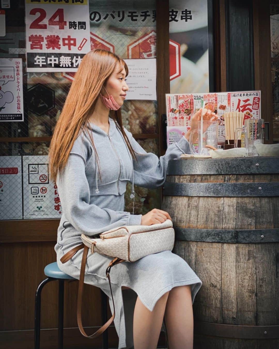 武田美憂のインスタグラム：「. 今日はのんちゃんが 病院に←←ついてきてくれました😂 コロナじゃないよう！皮膚科ね！ 年下で後輩だけど、 同じ事務所の後輩のんたろう🦄 . #武田すっぴん #いいねしてね #portrait #portraitphotography #model #japanesegirl  #racequeen #レースクイーン #グラビア #水着 #ハウススタジオ #被写体モデル #被写体 #モデル #作品撮り #ポトレ #ポートレート #followme #ショートヘア #ショートカット」