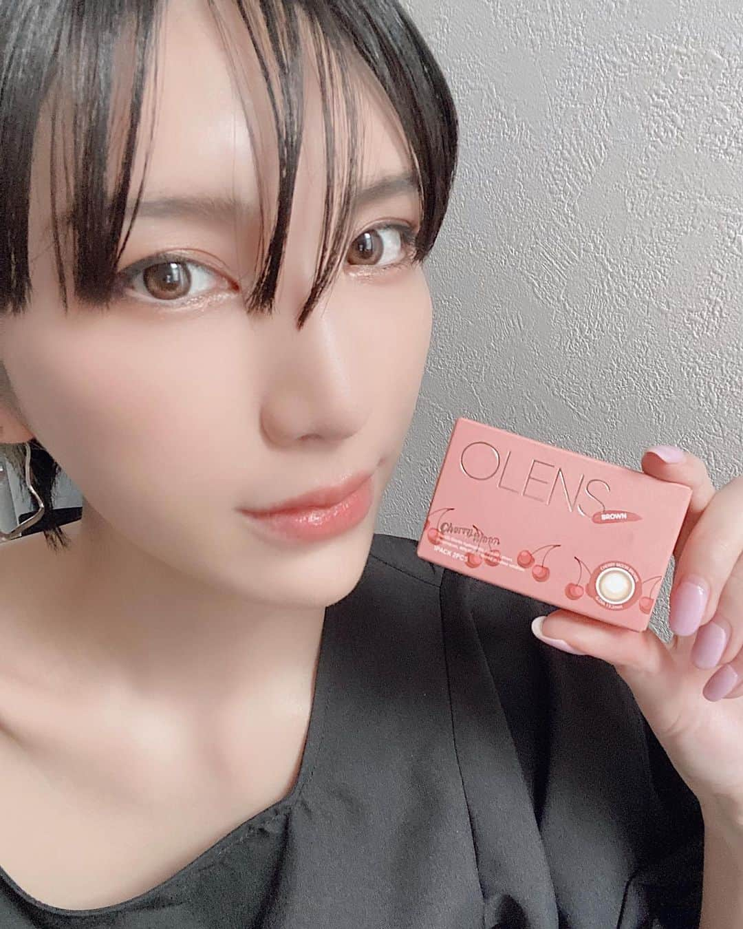 LOPEさんのインスタグラム写真 - (LOPEInstagram)「ちゅるんな瞳をGET🥺  カラコンでデザインあると動いちゃうから左右差どうなんだろう〜と思ってたけど茶色は目立たなくてありかな！  次はグレー系にチャレンジしてみよう✨  #ちゅるんカラコン #ちゅるん #カラコン #色素薄い系カラコン #ショートヘア #ショートカット #ショート女子 #マッシュショート #黒髪ショート #cherrymoon」6月2日 21時38分 - lopechante