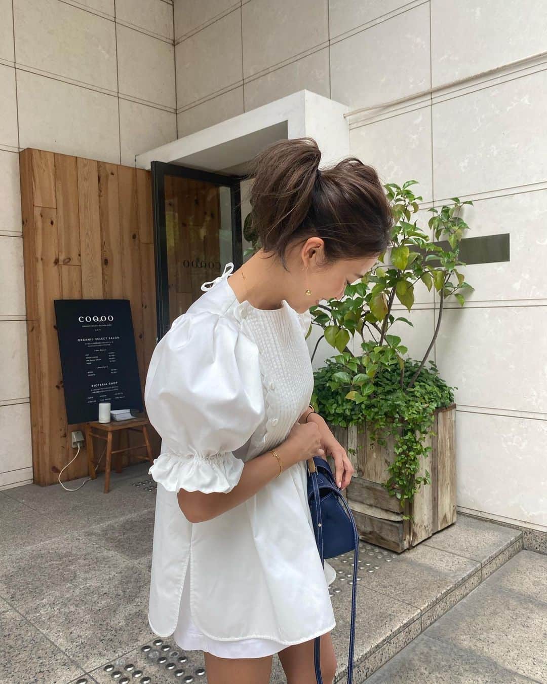 Risako Yamamotoさんのインスタグラム写真 - (Risako YamamotoInstagram)「🤍🤍🤍  どの角度から見た感じも、細部のデザインまで好きなブラウス(◜◡◝ )  やっぱり私はショーパンstyleが大好き🤍✨🍑 #ootd #fashion #coordinate」6月2日 22時36分 - risako_yamamoto