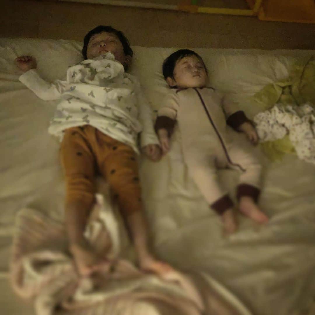 中村獅童さんのインスタグラム写真 - (中村獅童Instagram)「子供部屋では。 #すくすく育ってね  #おやちゅみ #夏幹 #陽喜」6月2日 22時51分 - shido_nakamura