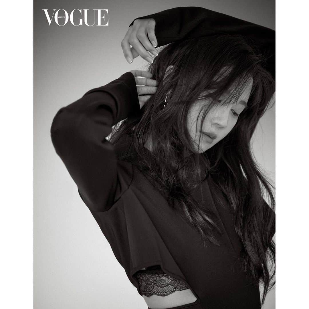 イ・ジアさんのインスタグラム写真 - (イ・ジアInstagram)「#vogue @voguekorea」6月3日 10時45分 - e.jiah