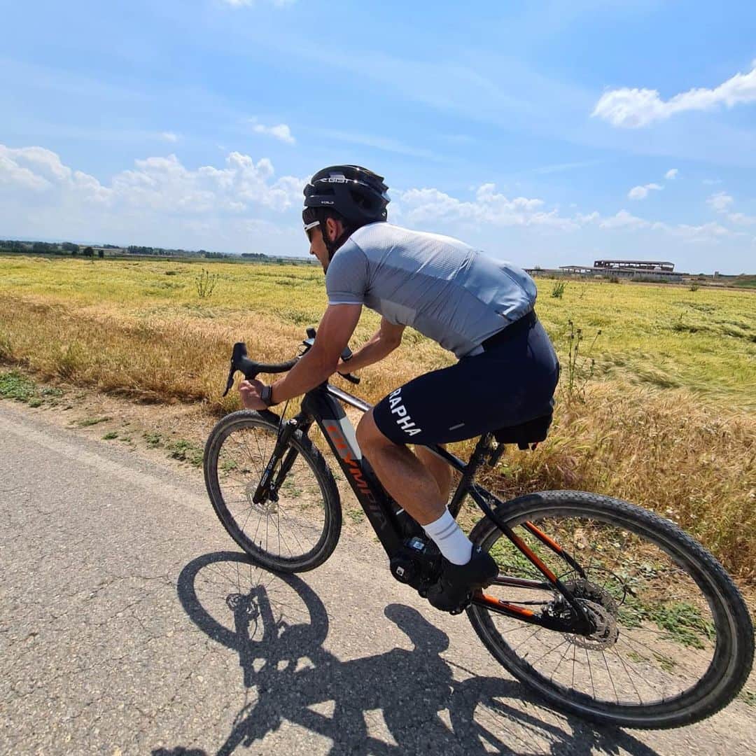 ボージャン・クルキッチのインスタグラム：「Lo mejor del camino consiste en recorrerlo, no en terminarlo. 🚴‍♂️ // The best part of the journey is the journey itself and not the end. 🚴‍♂️」