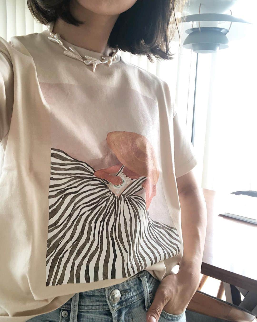 川人未帆さんのインスタグラム写真 - (川人未帆Instagram)「・ 家ではとっくにTシャツ。 家なのに届いたばかりネックレスを早速つける🤍」6月3日 11時04分 - miho0319kawahito