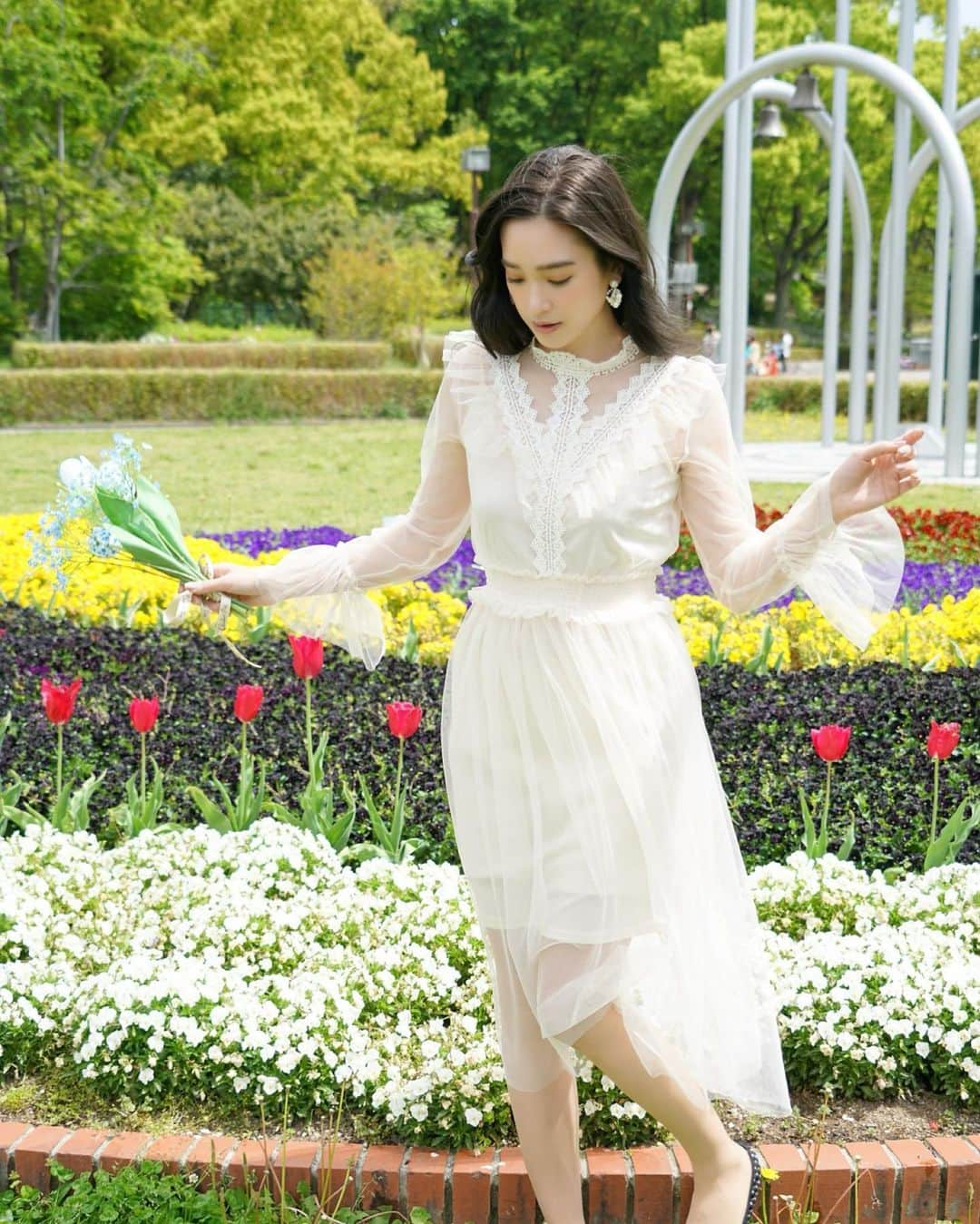 太田麻美さんのインスタグラム写真 - (太田麻美Instagram)「𝐺𝑜𝑜𝑑𝑚𝑜𝑟𝑛𝑖𝑛𝑔💐  #goodmorning #gm #portrait #portraitphotography #flowers #flowerfield #おはよう #お花畑」6月3日 7時45分 - asami0523