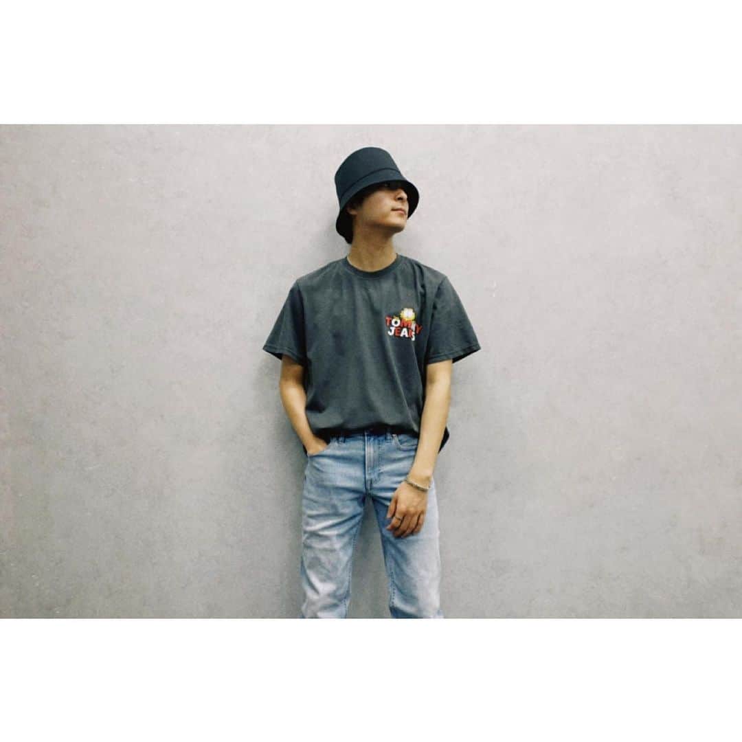 和田颯のインスタグラム：「. A Blast From The Past Garfield可愛いなー☺︎ #TommyJeans #TommyFriends #pr」
