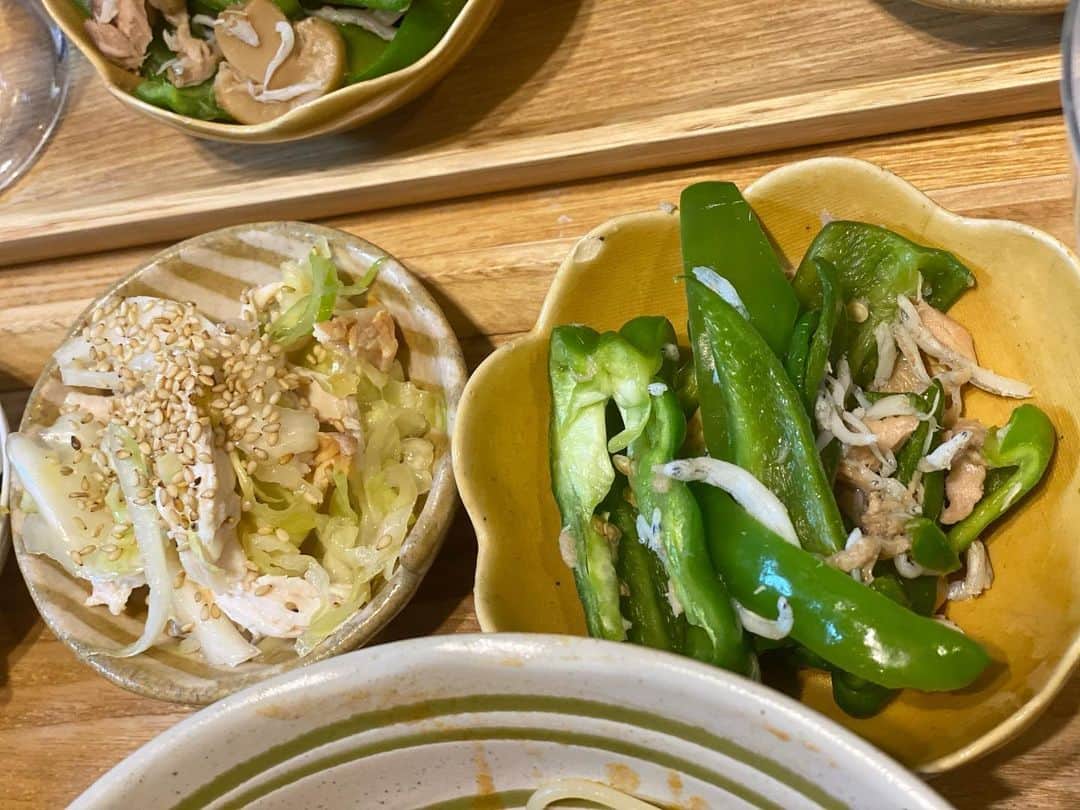 クロさんのインスタグラム写真 - (クロInstagram)「昨日の晩御飯👩🏽‍🍳🤍﻿ 魚介たくさんのペスカトーレ✨✨﻿ ちとしょっぱくて、こくがなぜかなかってので次回リベンジのまき。﻿ ﻿ 初めて焼いて食べた、ヤングコーン美味しかった！炉端焼きみたい！また買おう🤤🤤﻿ ﻿ ✔︎ペスカトーレスパゲティ﻿ ✔︎玉ねぎスープ﻿ ✔︎胸肉とキャベツの中華和え﻿ ✔︎ピーマンしらすとシーチキン﻿ ✔︎ヤングコーン素焼き ✔︎スナップエンドウの天ぷら（実家より）﻿ でした！！﻿ ﻿ 詳しいレシピなどはブログに書いてます✍🏽✍🏽﻿ ﻿ #実家の天ぷらうんま〜 #定食ご飯 #おうちごはん #自分のご飯食べたくない隊 #ご飯作りのスイッチの入れ方すぐ忘れる隊 #定食ご飯 #今日の晩御飯 つくりおき食堂まりえ #お家ごはん #おうちごはん #時短ご飯 #dinner #簡単レシピ #レシピ #電子レンジご飯 #時短レシピ#yummy #delistagrammer #homecooking #tokyo #japanesefood #instafood #foodstagram #クロリサ的自炊 #おうちご飯 #クッキングラム #晩ごはん #instagood #instalike #tokyo #可愛い #大好き」6月3日 12時38分 - kuro_risa