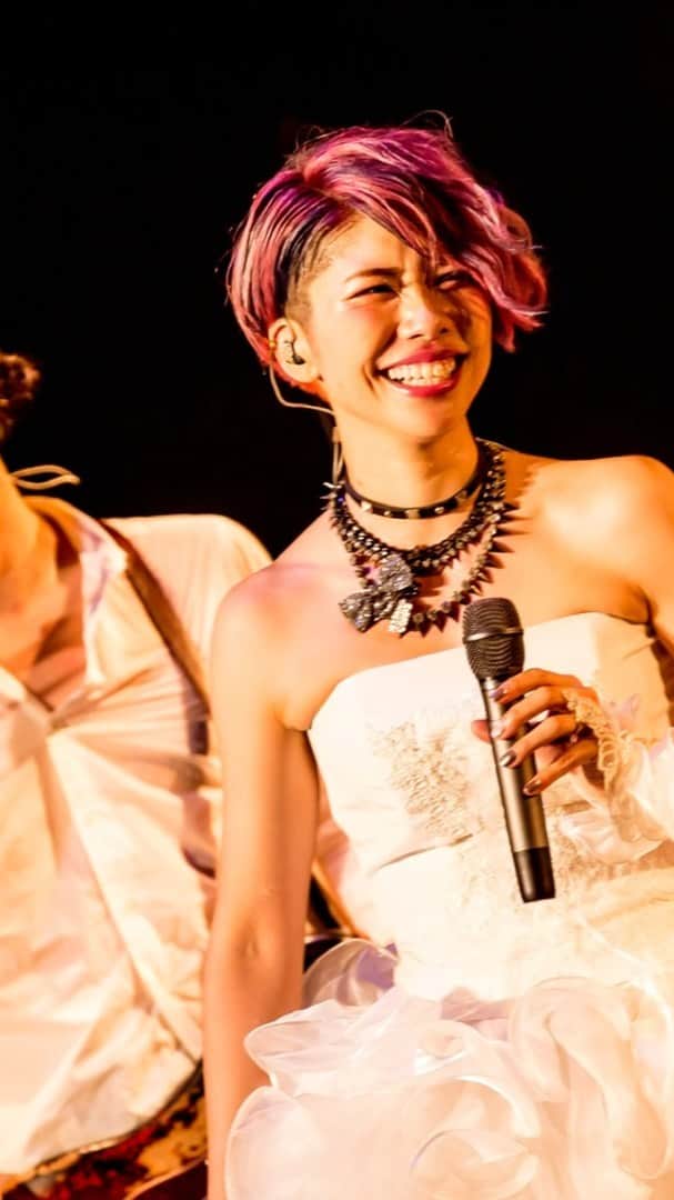 のインスタグラム：「2021年のあんはぴの様子をiPhoneさんが勝手にムービーにして提案してくれた🥺✨なつかしい… ライブしたさが募る🥺✨ 世界よはやく元通りになれ🌏✨」