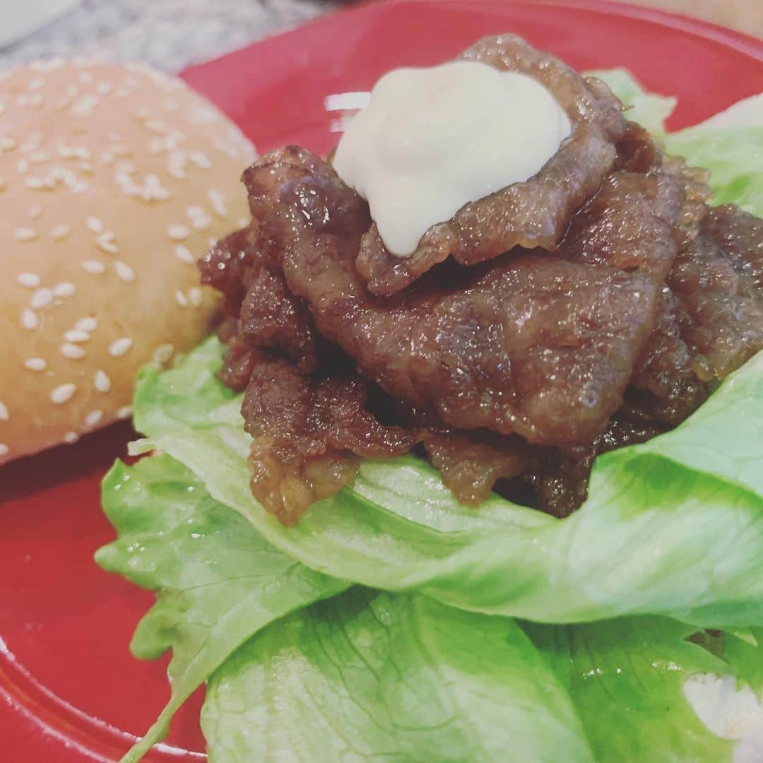 宮崎謙介さんのインスタグラム写真 - (宮崎謙介Instagram)「今日はハンバーガー。テリ焼肉バーガー。息子の遠足弁当。照り焼きソースからつくった。」6月3日 13時52分 - miyazakikensuke1031