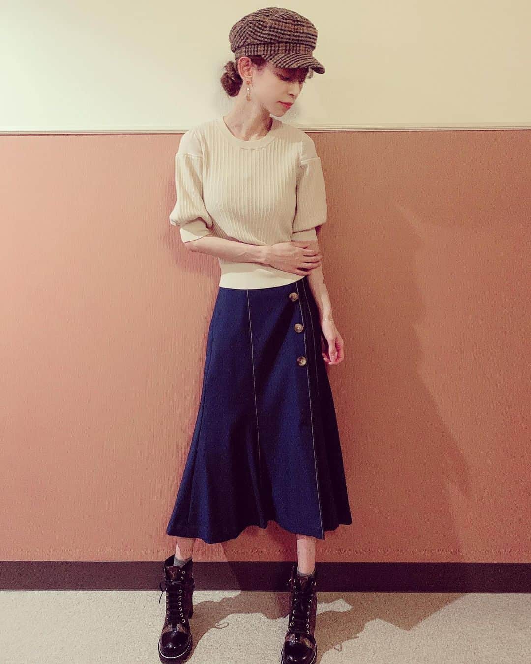 間宮梨花のインスタグラム：「とある日の私服 @jillbyjillstuart_official  スカートお気に入り♥️ swipe👉 #旦那チョイス #私服 #ロングスカート #デニムスカート #ヘビロテ」