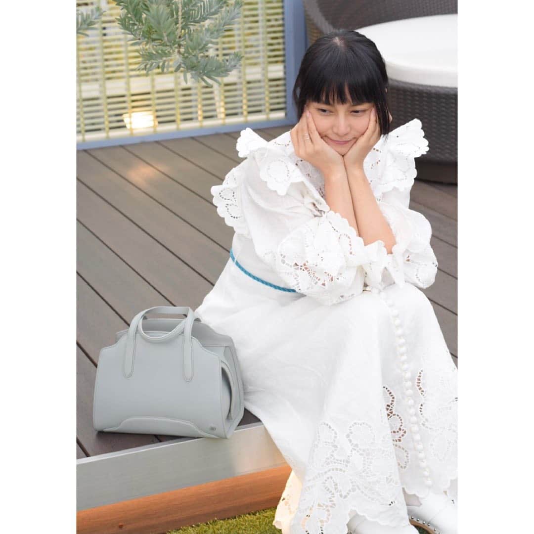 柴咲コウのインスタグラム：「👗👜  #LoroPianaSesiaBag #SomewhereInLoroPiana #ロロピアーナ #SESIA #素」