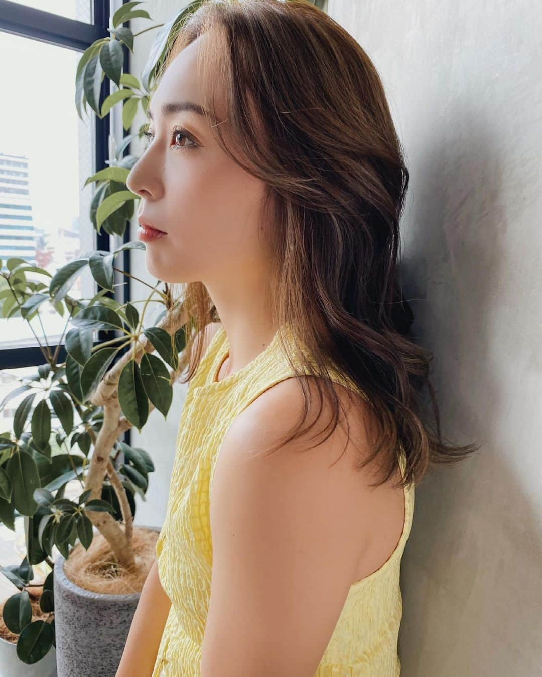 里見茜さんのインスタグラム写真 - (里見茜Instagram)「気分で伸ばしてたら結構伸びてきた髪の毛💇‍♀️ @shio_havana 素早く 対応してくれてありがとう♡笑ꉂ(ˊᗜˋ*)  セミロングぐらいにはなってきたかな〜  #伸びるのが早い #ヘアースタイル #相変わらず #内装が可愛い#HAVANA でした」6月3日 15時28分 - satomiakane