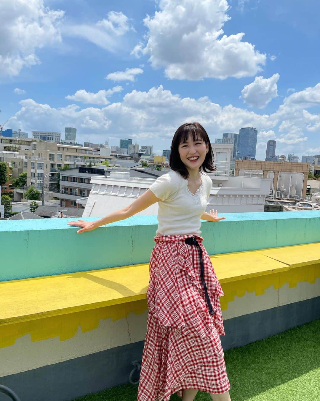 岩井七世のインスタグラム：「☁️🌈☀️  よく晴れ女だといわれる。撮影には天気って肝心なので、雨女とか晴れ男とかよく話題に出るけどこれって現場でしか聞かないから業界人あるあるな気がする。  晴れ女と定評があるので、これからの季節どしどし呼んでほしいです。」