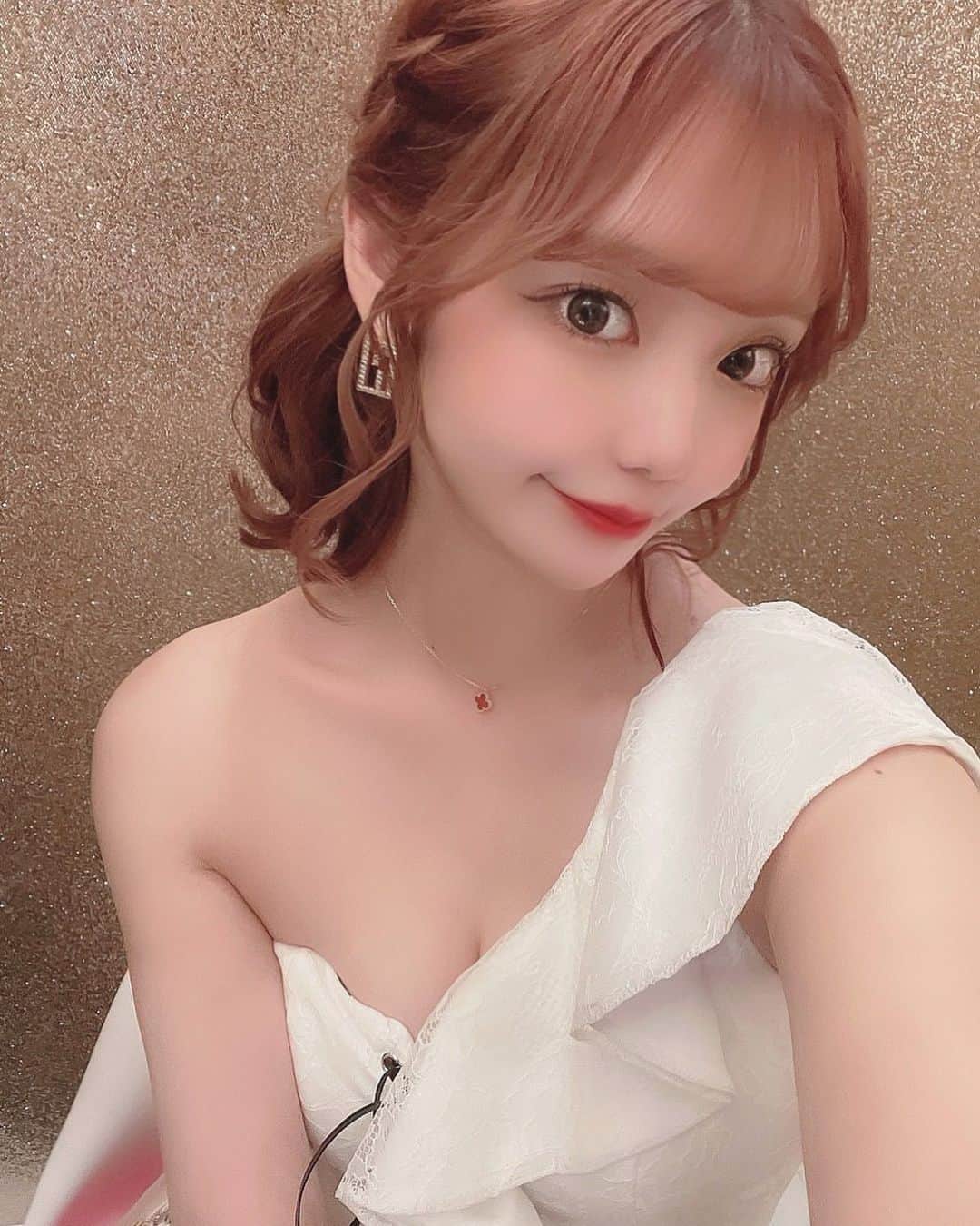 桜木せりなのインスタグラム：「5月度もありがとうございました🤍🕊 . . . 今月は周年！一年あっという間だ〜 . . . #robedefleurs #ドレス #インスタ映え #名古屋 #錦 #錦3 #salondegold #キャバクラ  #キャバ嬢 #クラブ  #ニュークラブ #ラウンジ #自撮り #シャンパン #歌舞伎町 #六本木 #銀座 #北新地  #ミナミ #中洲 #すすきの #followforfollowback #いいね #followｍe #follow #かわいい #instalike #instagood #likesforlike  #いいね返し」