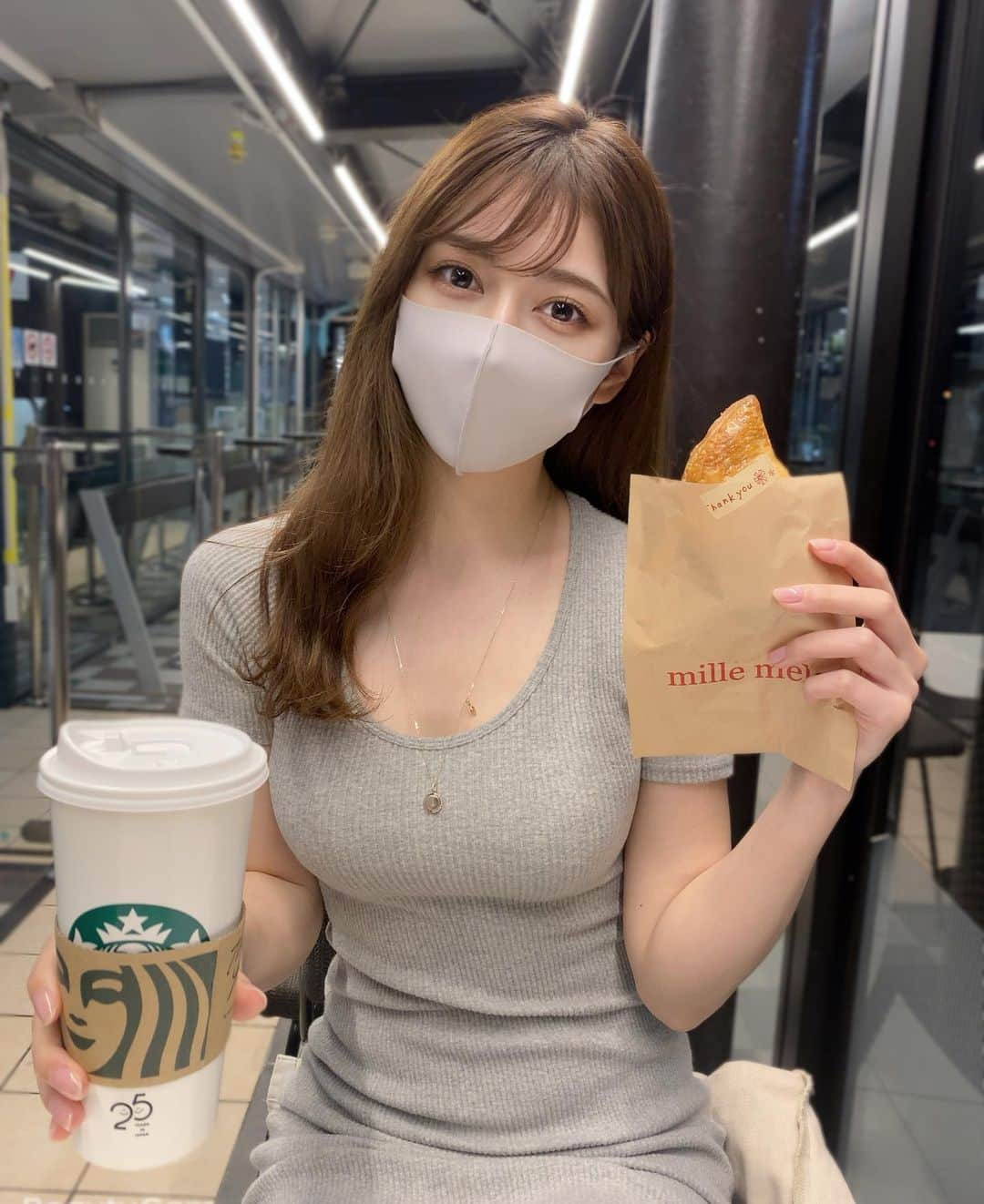 雪平莉左さんのインスタグラム写真 - (雪平莉左Instagram)「☕️╰(*´︶`*)╯🥧」6月3日 16時59分 - risa_yukihira