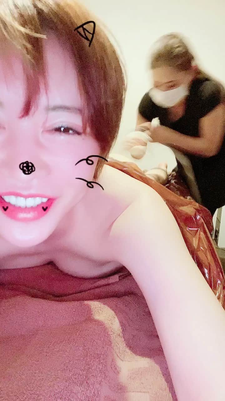 里美ゆりあのインスタグラム：「にっくきセルライト潰してきたよ😊 頑張って通って 詰まって硬くなってる部分を柔らかくしないとね😂」