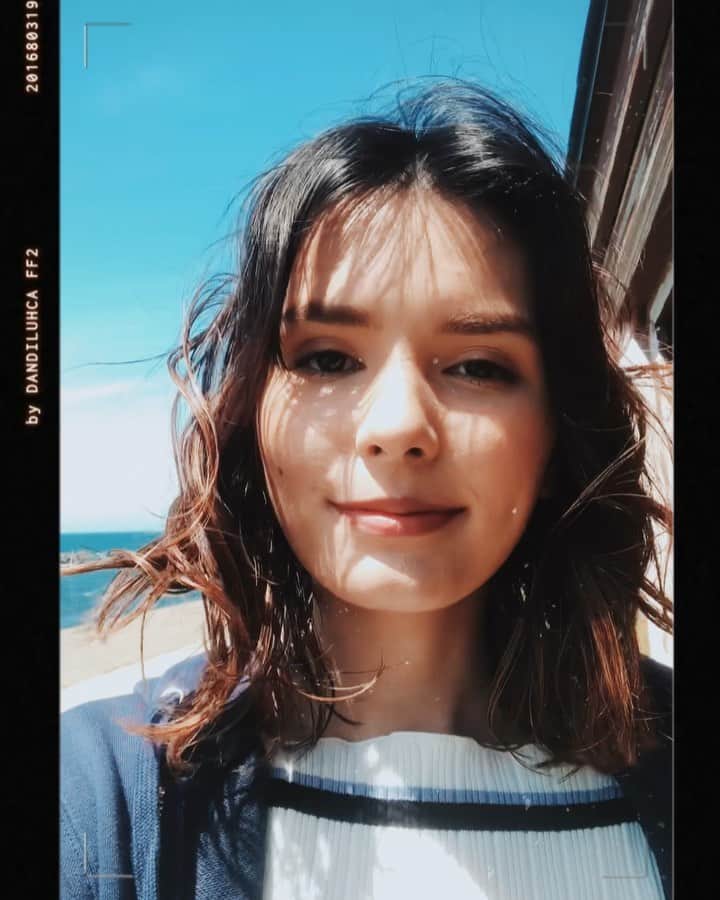 ケリーアンのインスタグラム：「So lucky we got to film/photo shoot in such beautiful weather!🌊☀️  とある撮影🎥晴れて良かったぁ😜」