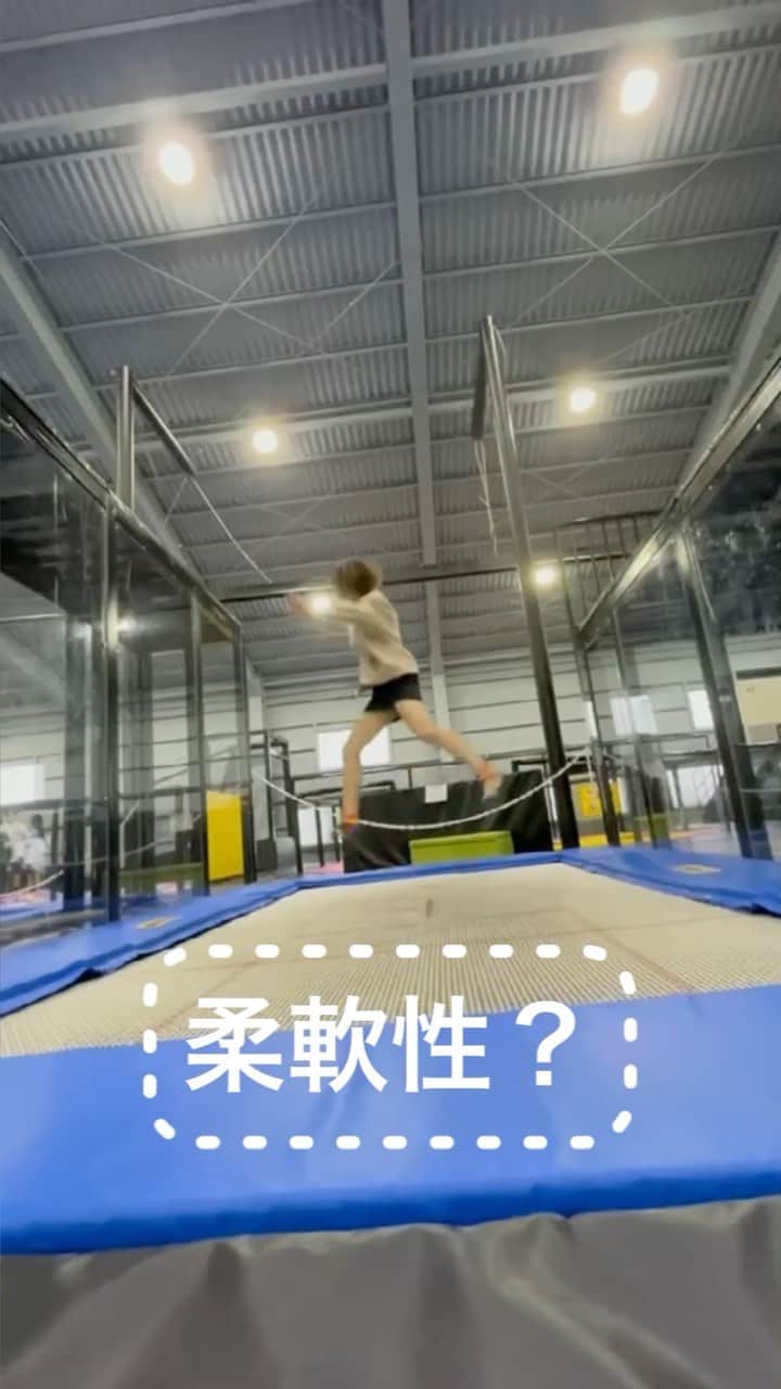 mimiのインスタグラム：「楽しかった倉庫の記録🤸‍♀️普段と違う運動はじめ〜い🤸‍♀️ 相方の編集コラボのロングバージョンにてお送りします☆ ショートパンツ下に履いてるから安心安全☺️ 最後まで見てくれたそこのあなた！ 私の運動神経大丈夫そ？？  #ミスタージャンプ相模原店  #トランポリン  #ゴルフ女子#ゴルフ初心者#ゴルフバカ  #ゴルフ好きと繋がりたい#ゴルフコーデ#インスタゴルフ#インスタゴルフ女子  #ゴルフ大好#golf#golflife#golfer」