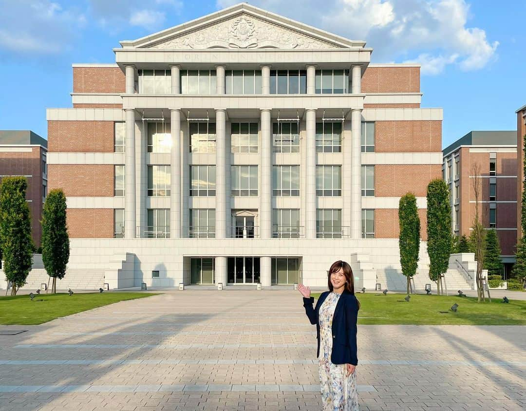 北出恭子のインスタグラム：「・﻿ ・﻿ ・【杏林大学🎓CCRC研究所（地域総合研究所）🧪・客員研究員に任命されました✨👩‍🏫】﻿ ﻿ 医学部、保健学部、観光交流文化学科、総合政策学部など、各分野の先生方と共に、「地域・観光✖️健康・医療」をテーマとした研究活動をおこないます✨🧫♨️﻿ ﻿ 今後、様々な地域（温泉地）と産学官連携をし、学術的貢献を目指していきます❗️📝﻿ ﻿ 今期からは講師として学生へ向けて、温泉学の講義もおこなっていく予定です👩‍🎓♨️﻿ ﻿ まだスタートラインに立ったばかりの未熟者ですが、先輩方に御指導頂きながら、温泉の研究者として日本に社会貢献をしてけるよう、研鑽してまいりたいと思います‼️🇯🇵  ・ [Kyorin University 🎓 CCRC Research Institute (Regional Research Institute) 🧪 Appointed as a visiting researcher ✨👩‍🏫] . We will carry out research activities on the theme of "community / tourism ✖️ health / medical care" with teachers from various fields such as the Faculty of Medicine, the Faculty of Health, the Department of Tourism Exchange and Culture, and the Faculty of Policy Science. . In the future, we will aim for academic contribution through industry-academia-government collaboration with various regions (hot spring areas) ❗️📝 . From this term, we plan to give lectures on hot springs to students as lecturers 👩‍🎓♨️ . I am an inexperienced person who has just stood at the starting line, but with the guidance of my seniors, I would like to study so that I can contribute to Japan as a hot spring researcher! ️🇯🇵  #温泉 #温泉家 #大学 #大学生 #杏林大学 #大学生 #講師 #講義 #温泉専門家 #北出恭子 #観光 #温泉旅行 #旅行 #温泉旅 #温泉女子 #温泉旅館 #温泉宿 #温泉好きな人と繋がりたい #influencer #japantrip #japanesegirl #japantravel #japan_of_insta #onsen #溫泉 #온천  #hotsprings #spa #kitadekyoko #kyorinuniversity #professor ﻿」