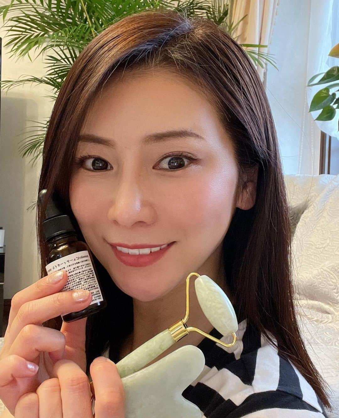 水谷雅子さんのインスタグラム写真 - (水谷雅子Instagram)「先日、販売いたしました「Masako Beautyセット（オリジナルかっさ＋masakoビューティーオイル）」ですが、たくさんの皆さんにお申込みいただきました。😃💖💖💖 本当にありがとうございました❣️ 個数限定のため、100mlオイルセット、30mlオイルセットともに、すでに売り切れとなってしまいました。 ごめんなさい。🥺 購入ご希望の方でお求めいただけなかった方からのお問い合わせも、たくさん届いていますので、かっさ＆美容オイルの追加販売を検討してます。 追加販売の時期については決定次第「水谷雅子公式HP・Masako’s Salon」でお知らせしますのでお待ちくださいね。  『美は１日にしてならず』✨✨✨ かっさ＆美容オイルマッサージで毎日のお肌のお手入れをしてくださいね。☺️✨✨ 私も毎日欠かさず続けてますよ！ かっさマッサージのやり方はmasakoサロンのほうをご参照くださいね。 よろしくお願いいたします❣️ #masakoビューティーオイル #美容オイル #かっさマッサージ#美肌#若々し肌に #お肌しっとり #ハリのある肌#肌改善 #目元のクマケア#日々のお手入れ #かっさマッサージ#毎日1分マッサージ #ワントーン明るい肌 #日々のケア #メイクのノリが良い  #美は1日にしてならず  #水谷雅子#水谷雅子beautybook50の私」6月3日 18時28分 - mizutanimasako