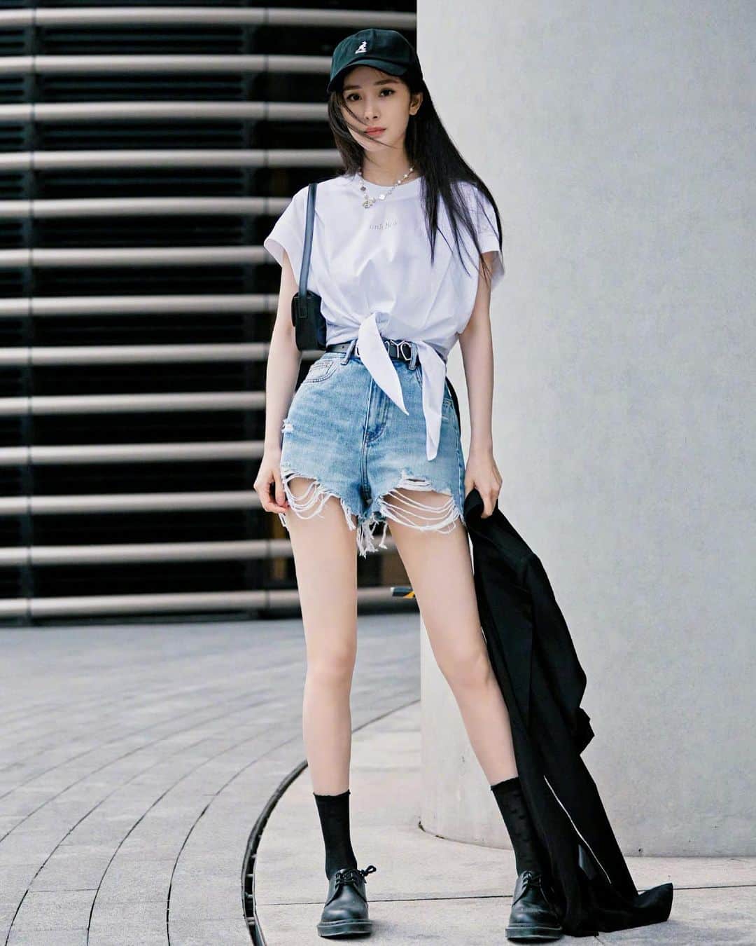 ヤン・ミー（Yang Mi）のインスタグラム：「长腿大幂幂💗// #yangmi #lunarnewyear #chinesenewyear #mimi」