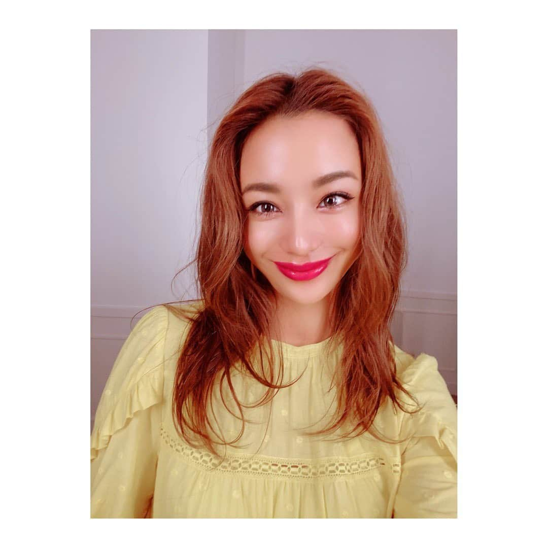 高橋メアリージュンさんのインスタグラム写真 - (高橋メアリージュンInstagram)「interview day.👸 Classicなメイク💄 (classicって既に形容詞？ということは、「な」いらないね？)  Hair&Make up by @hori_hairmake   #メアメイク #高橋メアリージュンメイク #高橋メアリージュン髪型 #classicmakeup  #クラシックアイライン  #pinklips #ピンクリップ #春メイク　#夏メイク」6月3日 21時38分 - maryjuntakahashi