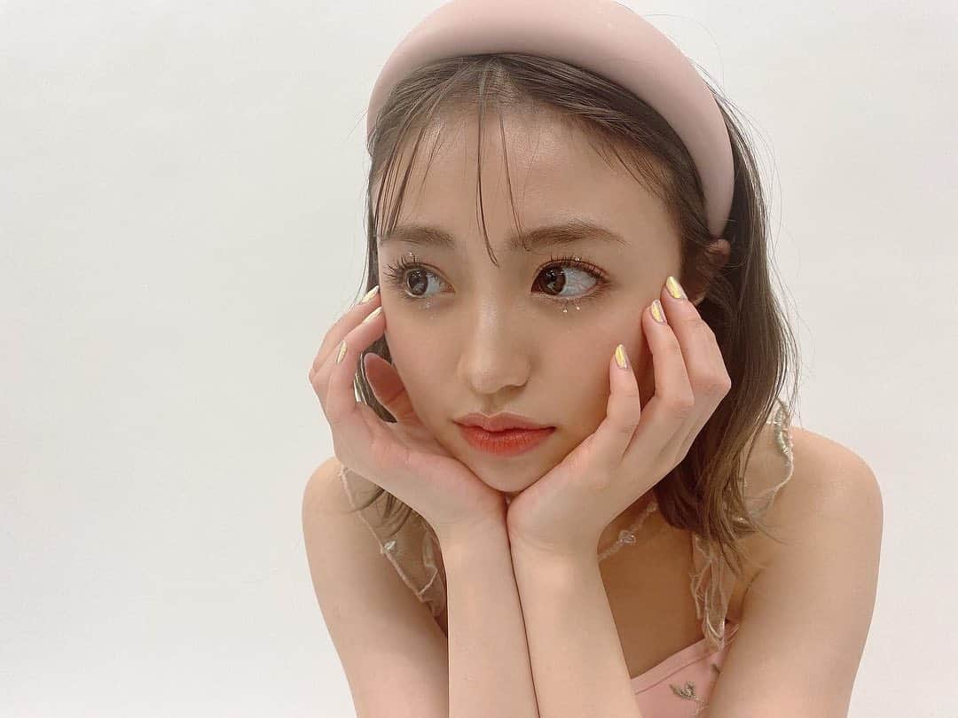 香音さんのインスタグラム写真 - (香音Instagram)「Popの撮影はいつもキラッキラな女の子に変身させてくれます🦩🤍﻿ ﻿ ﻿ メイクさんが沢山撮ってくれたので、いーっぱい載せちゃおう🦩﻿ ﻿ ﻿ #あ、今月のアンケートハッシュタグ決めたよ🍒#cheritta  #cherittaのメロウロゼ本当にかわいい。」6月3日 21時57分 - kanon420_official