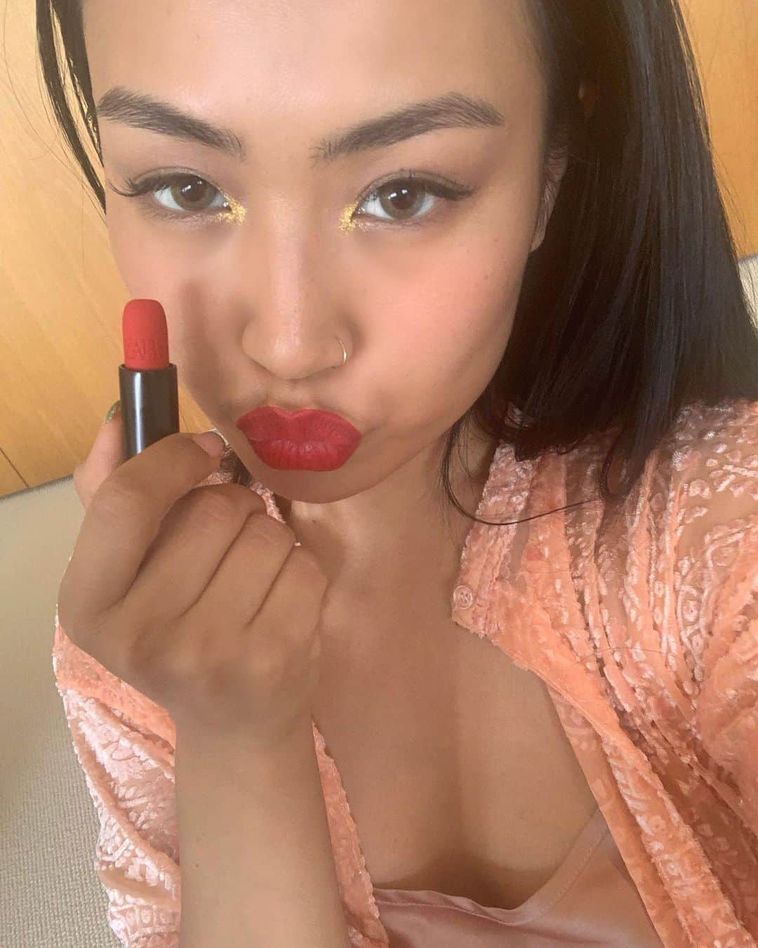 RIEHATAさんのインスタグラム写真 - (RIEHATAInstagram)「i love 🆕 #zarabeauty !! #nofilter excited to use other product too✨❤️ check my reel for tutorial of this makeup😋😚  @zara #zara #zarabeauty #thereisnobeautyonlybeauties #sponsoredbyzara」6月3日 22時20分 - riehata