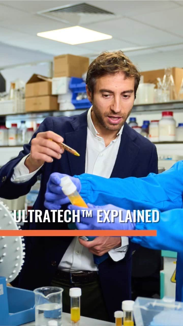 マチュー・フラミニのインスタグラム：「UltraTech™ is our own patented technology. Developed by athletes and formulated by scientists, it means all U ULTRA supplements use the most effective ingredients in the optimum dosages. They also contain the highest possible concentration of molecules per active ingredient and have the highest bioavailability, which means your body actually absorbs all the good stuff! 👊💪👨‍🔬 @unityperformancelab  @uniwestminster   #TakeControlOfYourHealth #ChooseUNITY #SportMeetsScience」