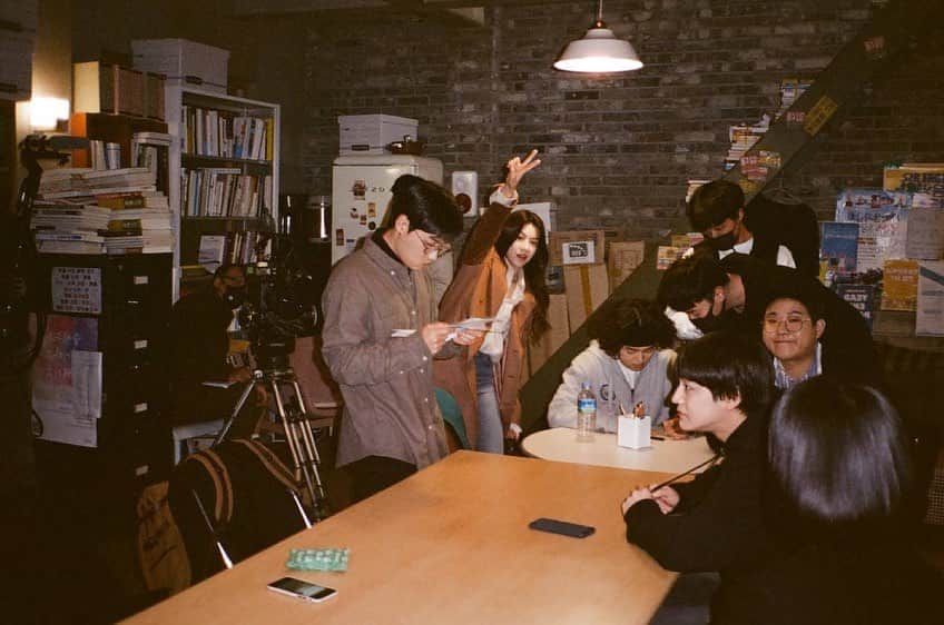 イ・ダウィのインスタグラム：「하나 남았습니다  아쉽다   (손재주가 없어서 여기 없는 사람 합성을 못했습니다 하지만 다 보고 싶으니까 태그 )」